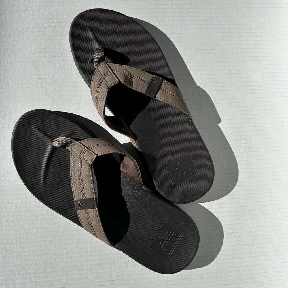 New - NWOT - Reef Men's Dark Brown Flip-Flops - Never Worn*